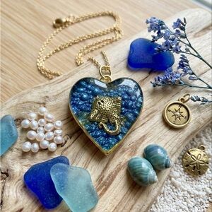 🐚 Golden Stingray Heart Necklace
